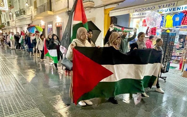 Una pasada marcha atravesando la calle Ancha / FOTO: Apdha