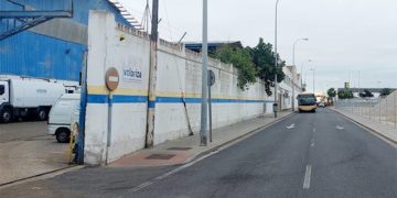 Exterior de la nave que se someterá a obras de mejora / FOTO: Zona Franca