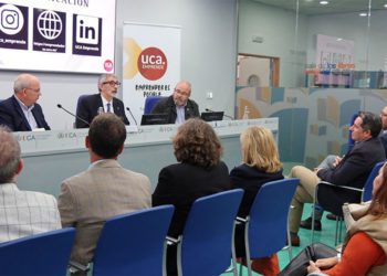 Presentando el programa de actividades / FOTO: UCA