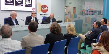Presentando el programa de actividades / FOTO: UCA