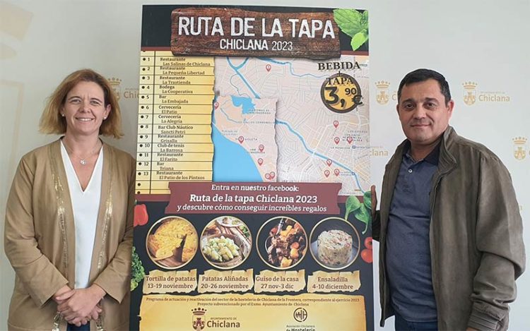 Presentando el cartel de la iniciativa / FOTO: Ayto.