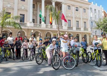Posado de uno de los grupos participantes en 2022 / FOTO: Ayto.