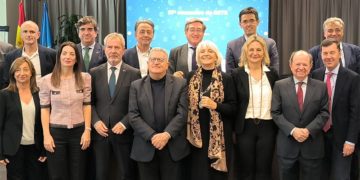 Martínez, en el centro del posado en el Encuentro de RETE / FOTO: RETE
