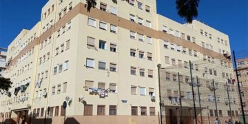 El grupo de viviendas públicas en el que se actuará / FOTO: Junta