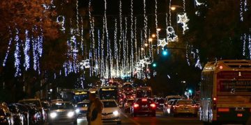 Detalle del alumbrado en la avenida principal / FOTO: Eulogio García