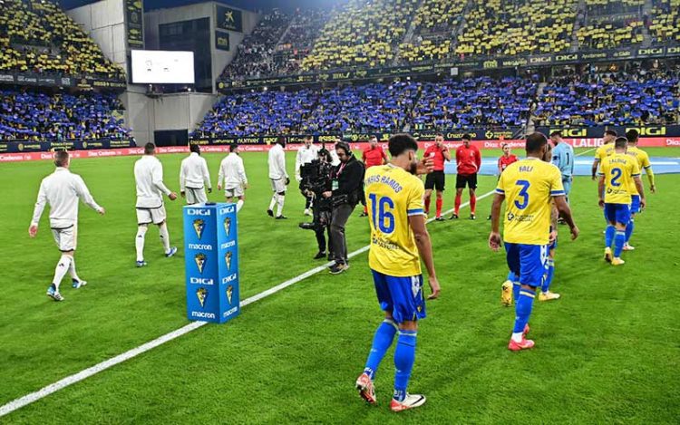 Ambiente en el inicio del partido ante el Real Madrid / FOTO: Eulogio García