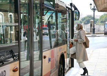 Subiendo al bus / FOTO: Eulogio García