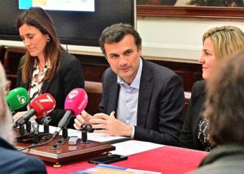 Las concejalas de Vivienda y Participación junto al alcalde / FOTO: Ayto.