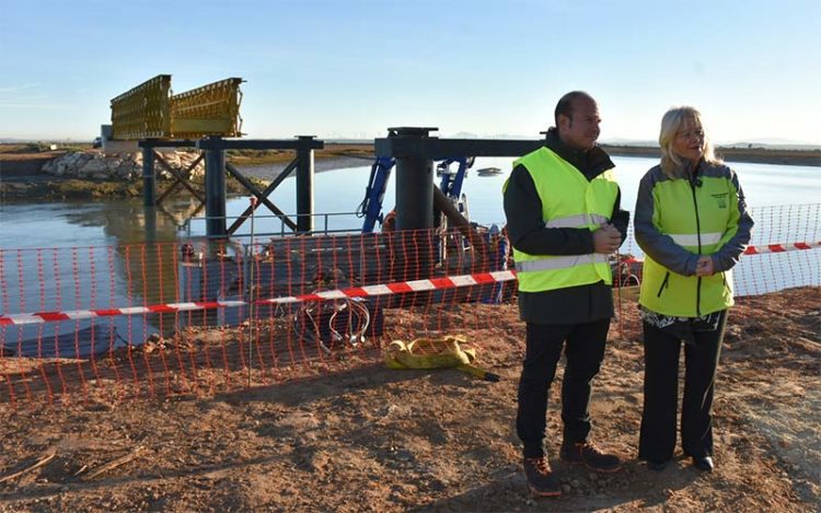 Posado de Curtido y Colombo en la zona de obras / FOTO: Junta