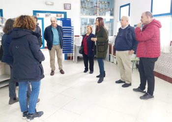 La edil de Vivienda junto a representantes vecinales / FOTO: Ayto.