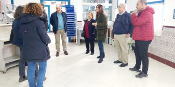La edil de Vivienda junto a representantes vecinales / FOTO: Ayto.