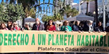 Una de las pancartas de la concentración / FOTO: Adelante Izquierda Gaditana