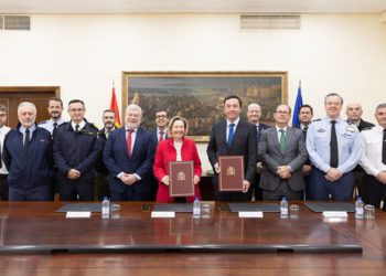 Posado tras la firma en el Ministerio de Defensa / FOTO: Navantia