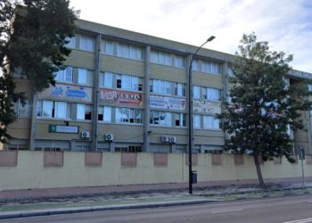 Lateral del instituto público