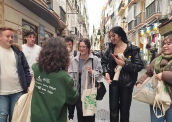 Una de las acciones llevadas a cabo en el centro de Cádiz / FOTO: RAEE