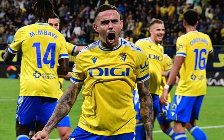 Roger celebrando con rabia su gol / FOTO: Eulogio García