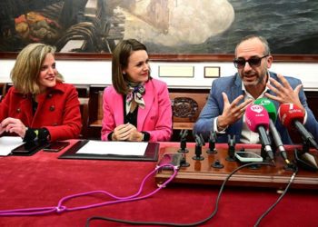El cuartetero ofreciendo detalles de su espectáculo / FOTO: Eulogio García