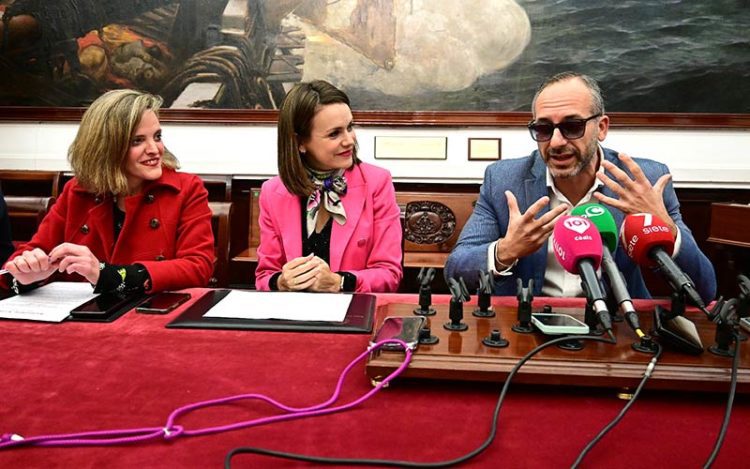 El cuartetero ofreciendo detalles de su espectáculo / FOTO: Eulogio García