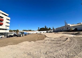 Adecuando el solar sin uso como zona para dejar el coche / FOTO: Ayto.