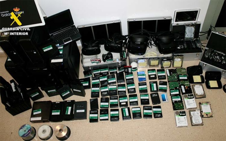 Material informático intervenido / FOTO: Guardia Civil