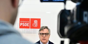 El portavoz socialista en rueda de prensa / FOTO: Eulogio García