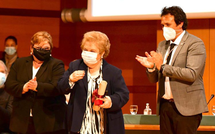 Recogiendo en 2021 el título de Hija Predilecta / FOTO: Eulogio García