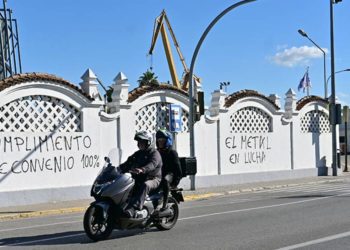 Pintadas en la tapia de astilleros durante la huelga del metal de 2023 / FOTO: Eulogio García