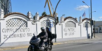 Pintadas en la tapia de astilleros durante la huelga del metal de 2023 / FOTO: Eulogio García