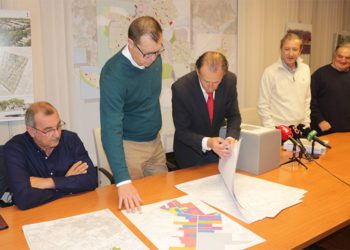 Presentando la elaboración del Plan Especial junto al alcalde / FOTO: Ayto.