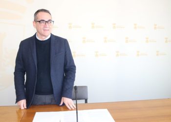 El concejal Francis Salado en la sala de prensa / FOTO: Ayto.