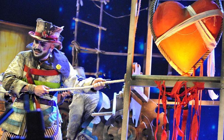 Un momento del popurrí de la comparsa de Germán / FOTO: DBC