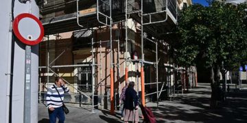 Los andamios cubren desde hace semanas la fachada del Casino / FOTO: Eulogio García