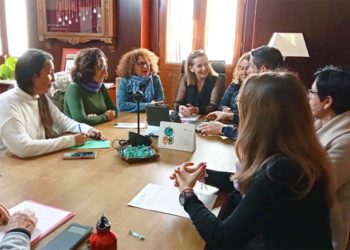 El comité de empresa del servicio reunido con la alcaldesa meses atrás / FOTO: Ayto.