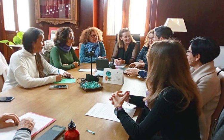 El comité de empresa del servicio reunido con la alcaldesa meses atrás / FOTO: Ayto.