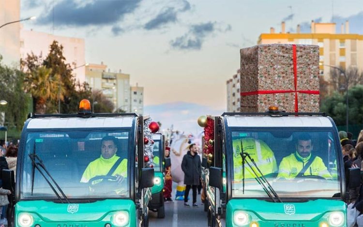 Vehículos de la empresa de limpieza integrados en la cabalgata / FOTO: Ayto.