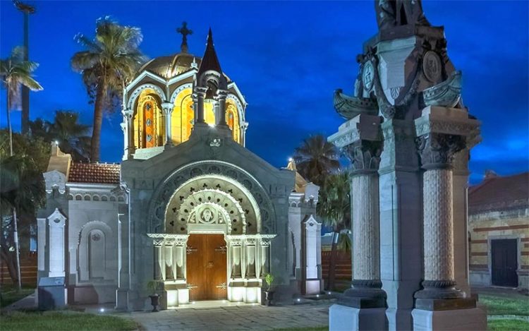 El edificio adecentado e iluminado / FOTO: Navantia