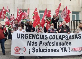 Concentrados en el acceso a las Urgencias / FOTO: CCOO