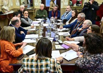 Un momento de la reunión antes de la llegada del alcalde / FOTO: Eulogio García