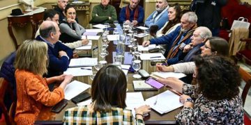 Un momento de la reunión antes de la llegada del alcalde / FOTO: Eulogio García