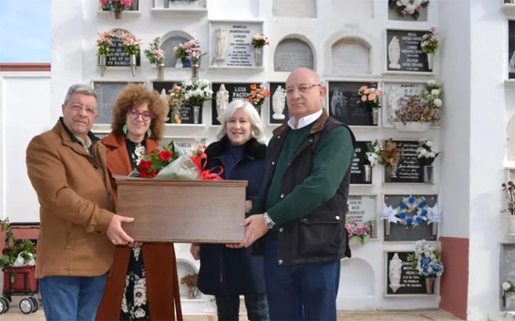 Formalizando la entrega de los restos de Emilio Ordaz en 2023 / FOTO: Amede