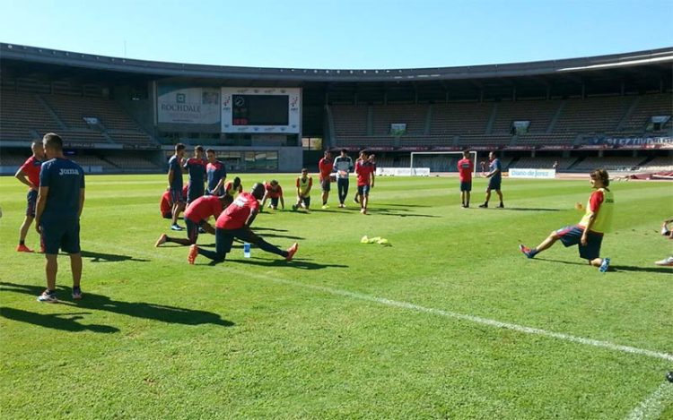 Entrenando en el césped de Chapín / FOTO: Ayto.