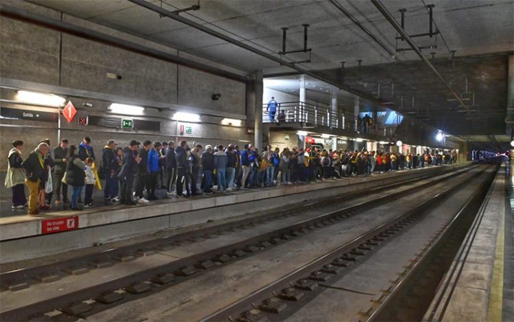 Tras un partido de fútbol en la estación del Estadio / FOTO: Eulogio García