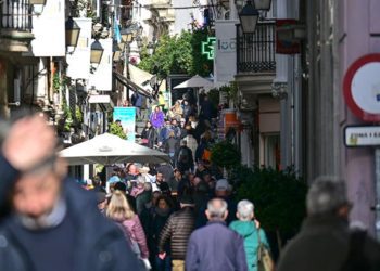 Una mañana en una calle céntrica de Cádiz / FOTO: Eulogio García