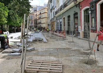Operarios en una obra de la capital gaditana / FOTO: Eulogio García