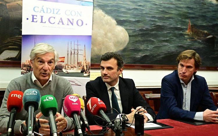 Escuchando al presidente de Cádiz con Elcano / FOTO: Eulogio García