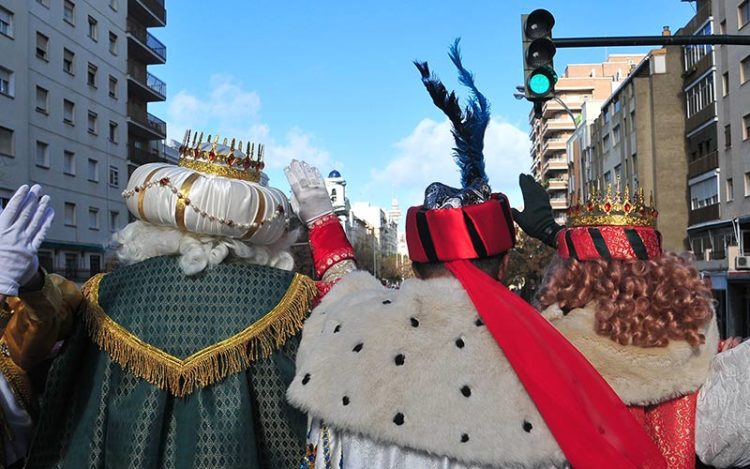 Los de Oriente saludando en un pasado 5 de enero / FOTO: Eulogio García