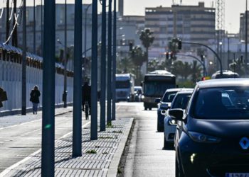 Tráfico en la avenida de Astilleros de la capital / FOTO: Eulogio García