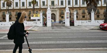 El edificio histórico de Valcárcel sigue esperando una solución / FOTO: Eulogio García