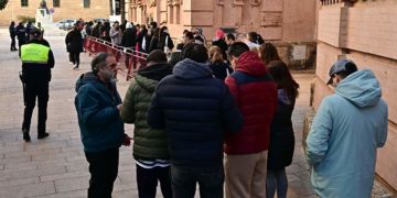 Colas en la pasada jornada de venta de localidades de adultos / FOTO: Eulogio García