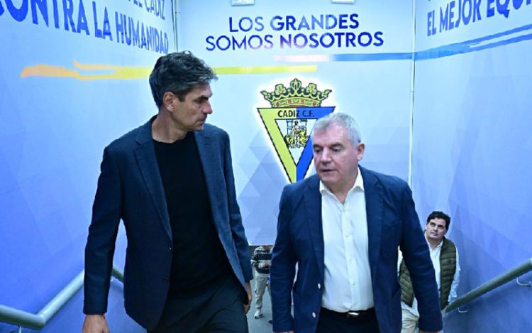 Pellegrino y Vizcaíno charlan en el túnel de vestuarios / FOTO: Eulogio García